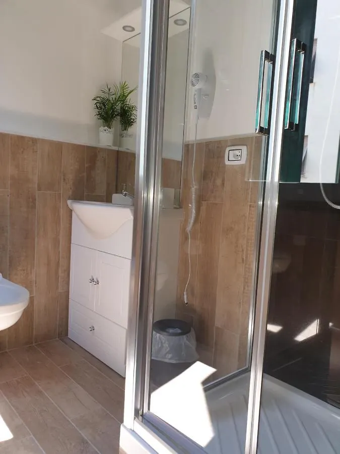 Affittacamere Hotel House LeoMar di Sara Genova Italia