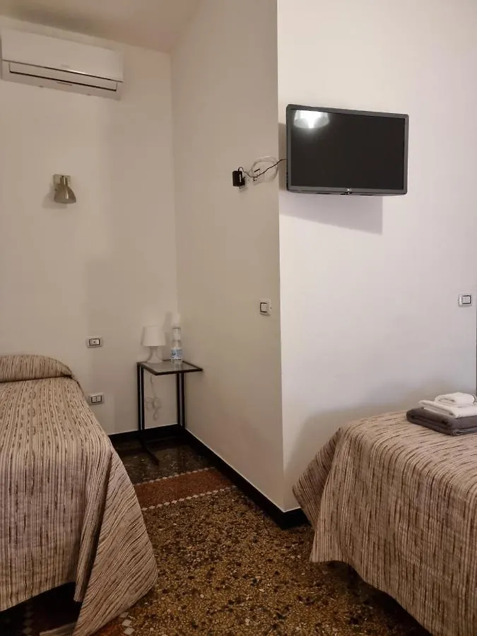 Affittacamere Hotel House LeoMar di Sara Genova