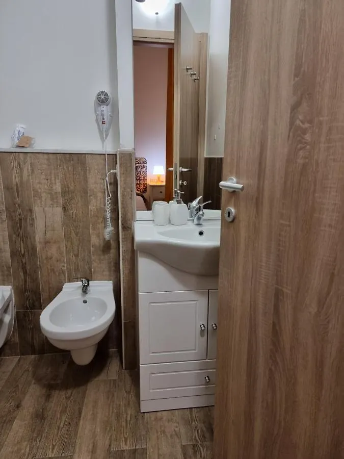 Affittacamere Hotel House LeoMar di Sara Genova Italia