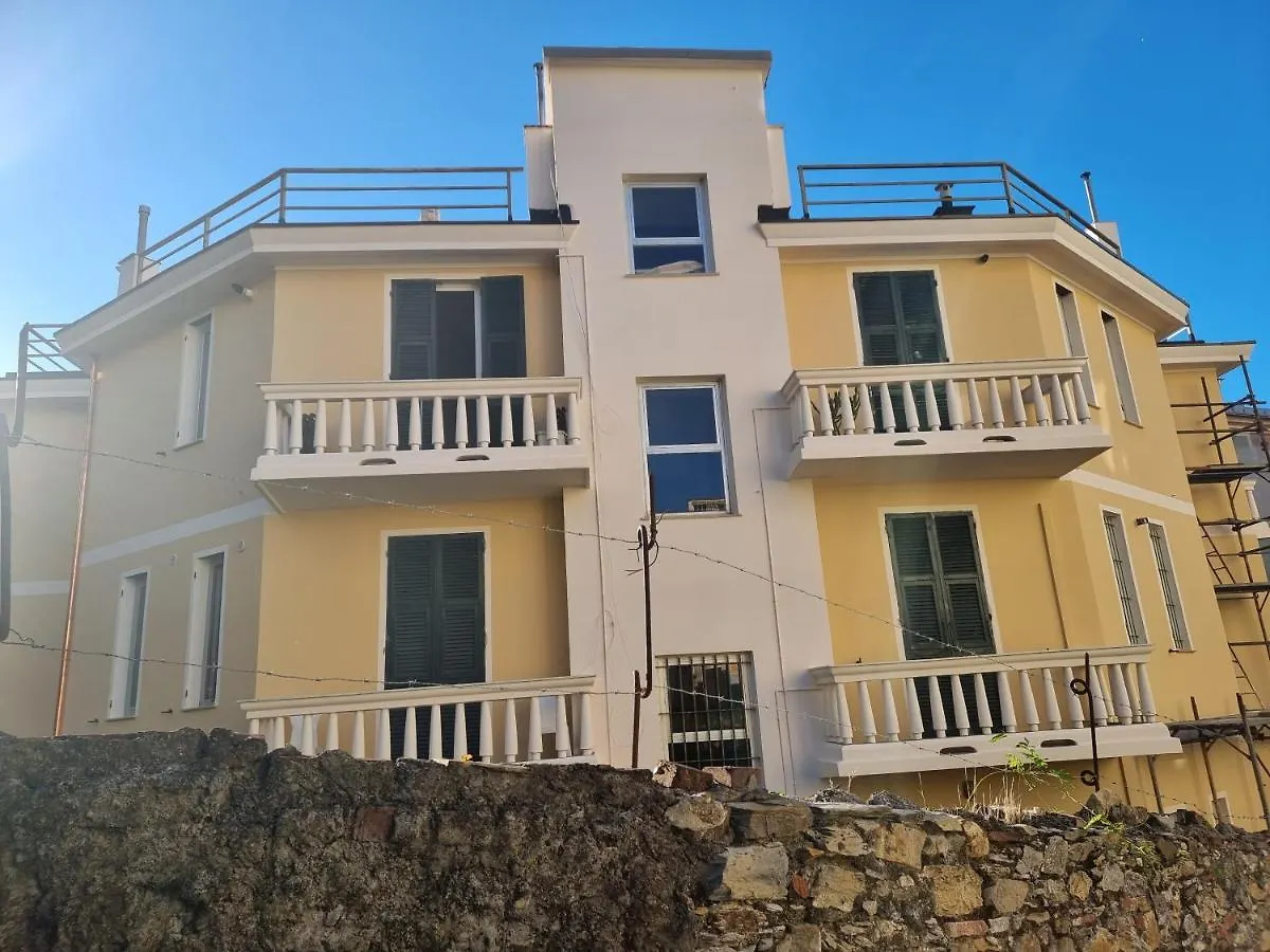 Hotel House LeoMar di Sara Genova Affittacamere