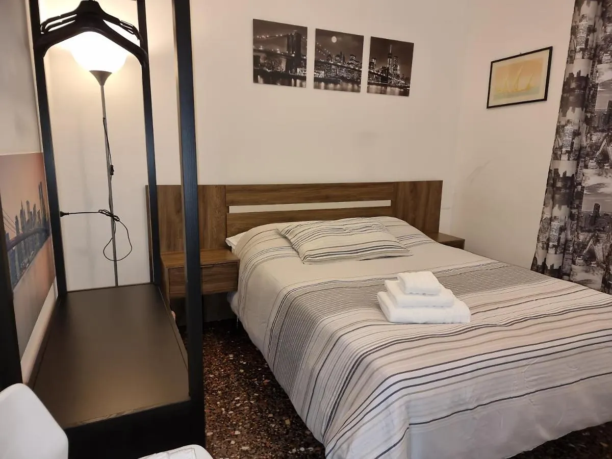 Affittacamere Hotel House LeoMar di Sara Genova