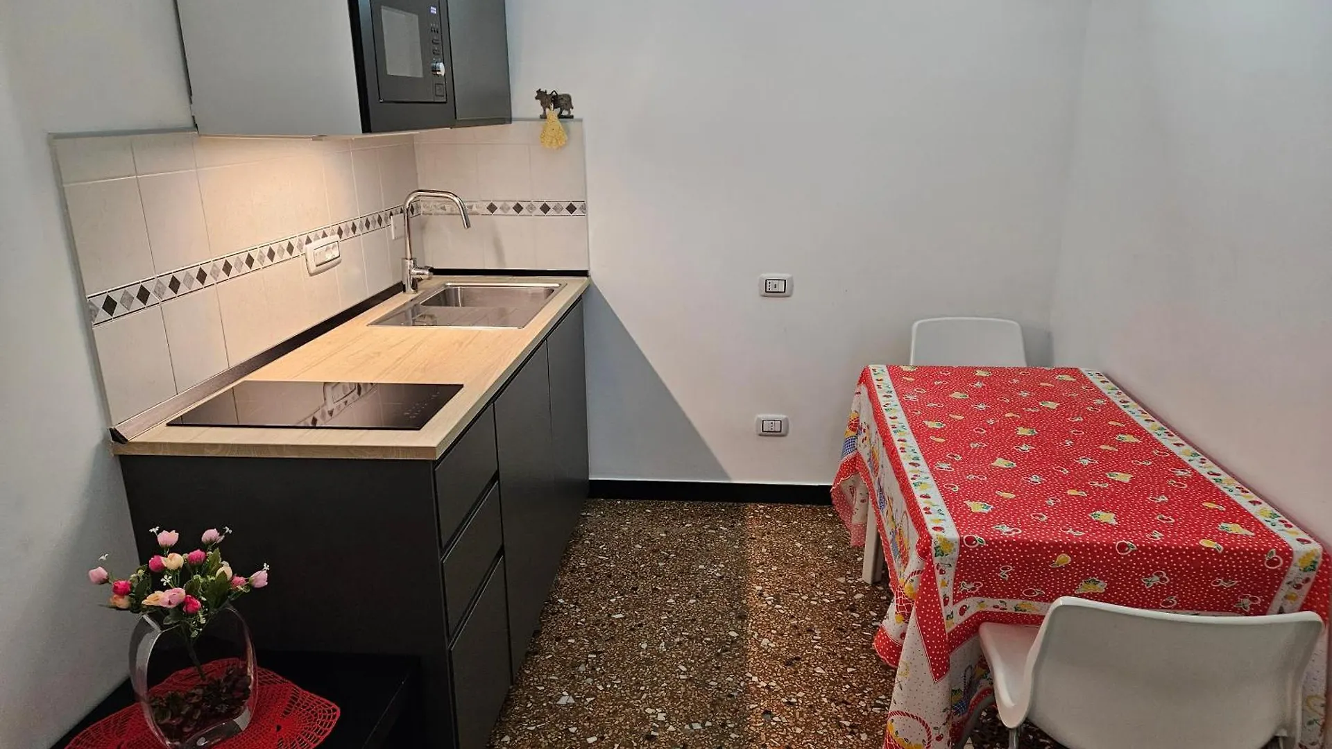 Affittacamere House Leomar Di Sara 제노바