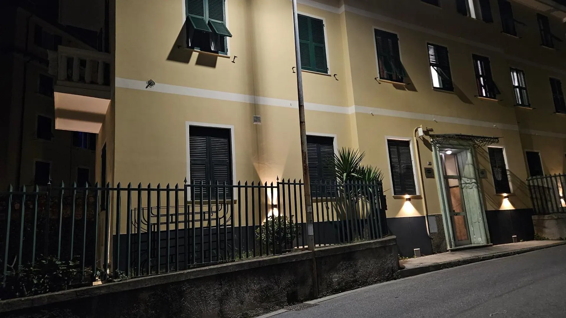 Gasthof Affittacamere House Leomar Di Sara Genua