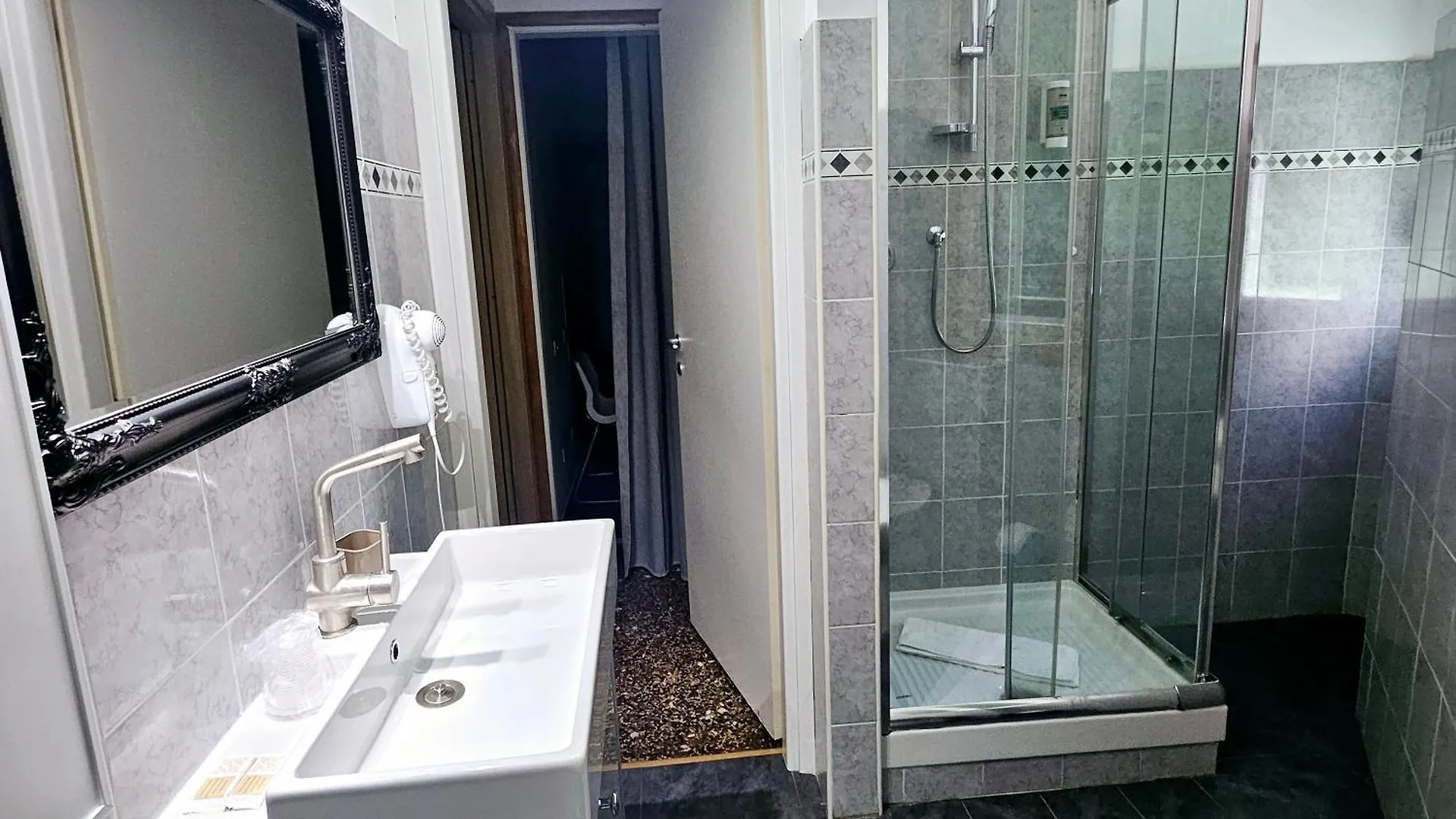 Gasthof Affittacamere House Leomar Di Sara Genua