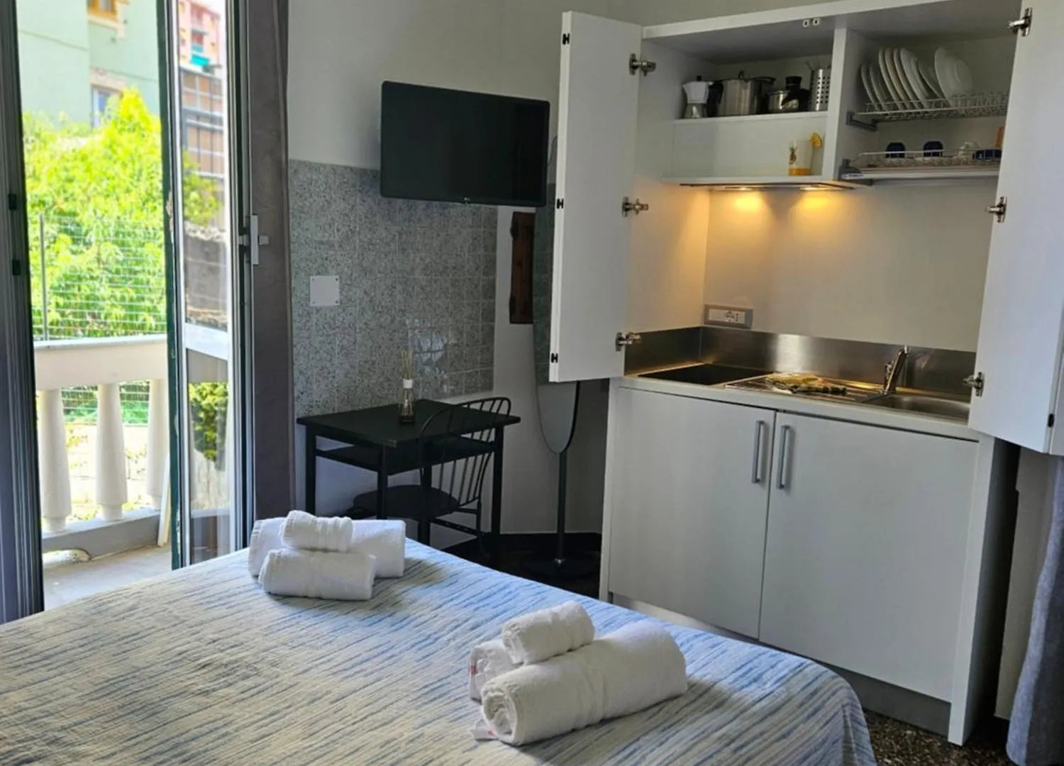 Affittacamere House Leomar Di Sara 제노바 게스트하우스