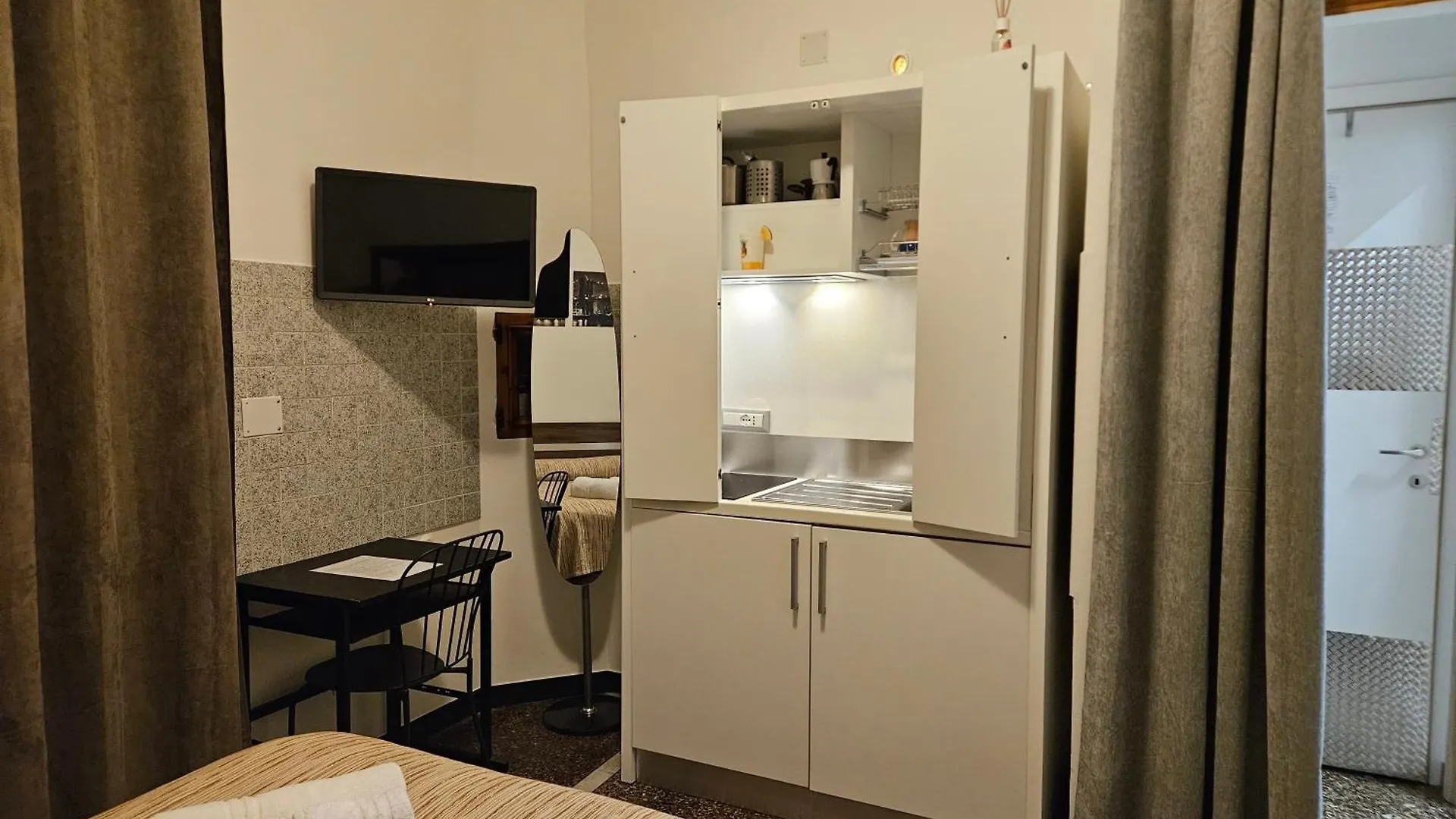 Affittacamere House Leomar Di Sara Genua