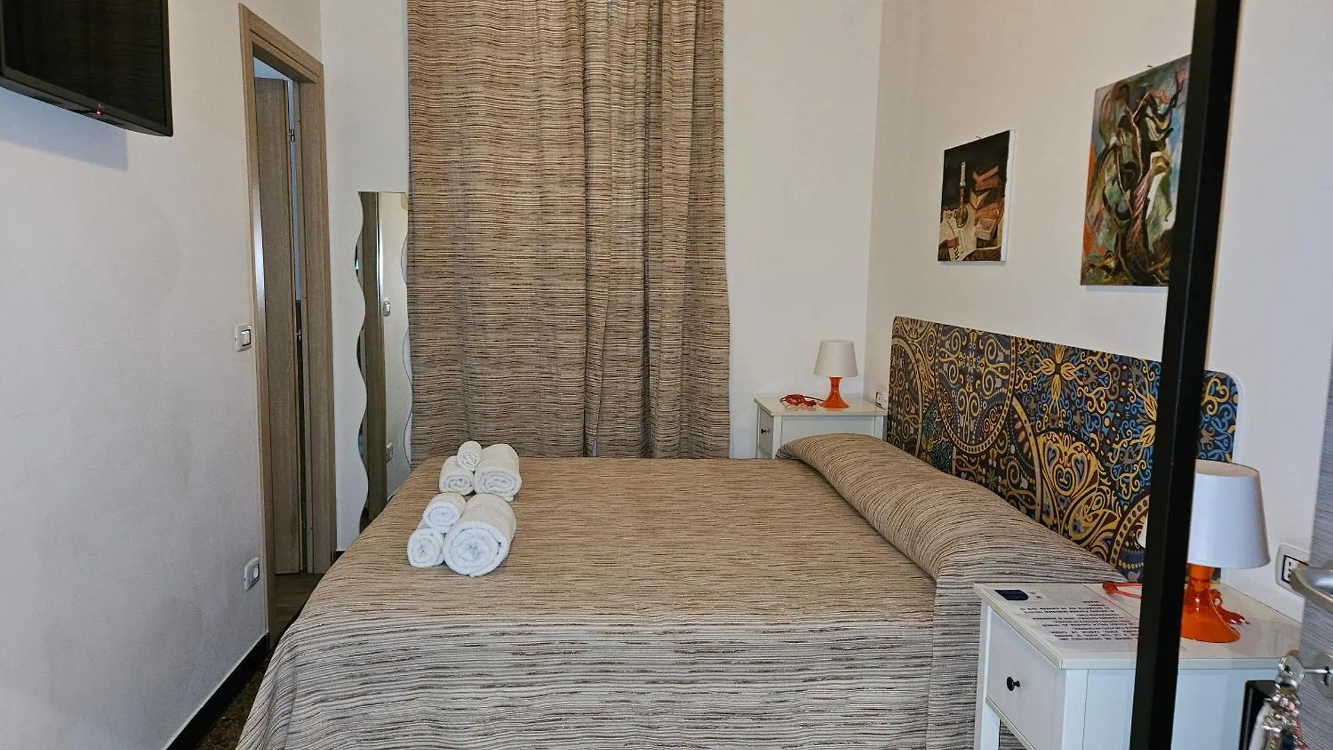 Hotel House LeoMar di Sara Genova 0*,  Italia